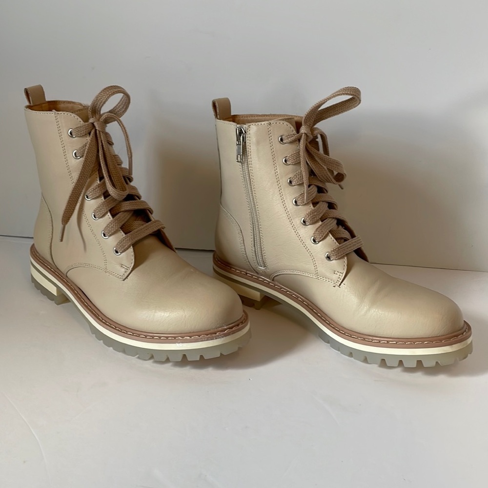 OASIS SOCIETY AMORA MILITARY BOOTIE  Size 6.5 Women's